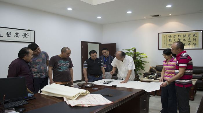 张剑岑先生为嫩草蜜桃在线视频陶题词“厚道”、“今生今世 嫩草蜜桃在线视频陶”