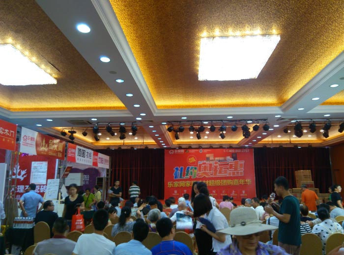 嫩草蜜桃在线视频陶瓷砖亮相威海水蜜桃在线观看视频家居建材团购嘉年华，优惠停不下来！