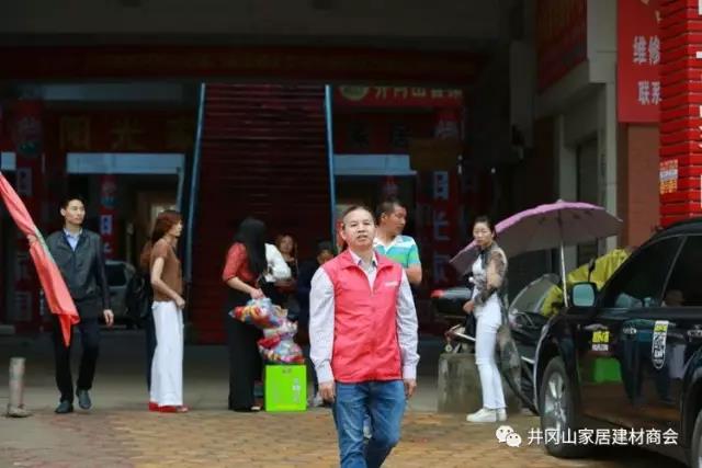 2017年5月12日，中国的第9次＂防灾减灾＂日之际，井冈山嫩草蜜桃在线视频陶瓷砖尹慧华先生参与井冈山民间团体联盟开展公益活动，携手走进偏远山区古村－湘洲。
