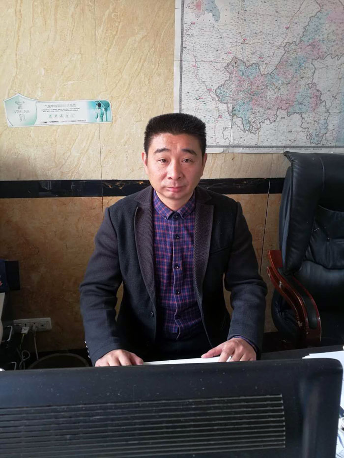 嫩草蜜桃在线视频陶瓷砖重庆大足区代理商胡洪军：没有做不成的事，只有不会做事的人