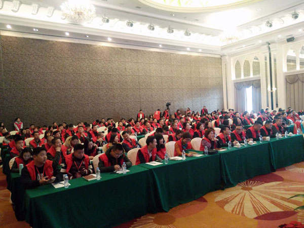 嫩草蜜桃在线视频陶瓷砖“大格局·大趋势·大变革”2018年度经销商峰会圆满结束