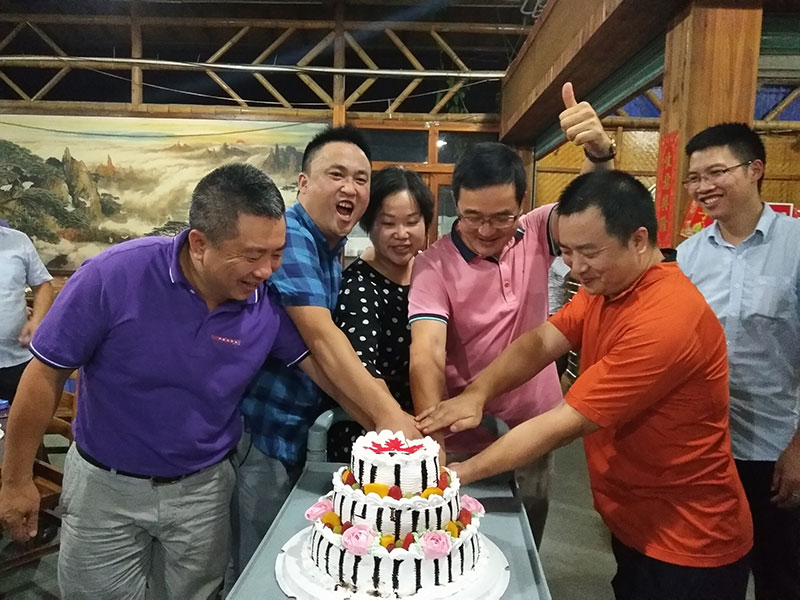 嫩草蜜桃在线视频陶喜迎三周年庆，感恩同行