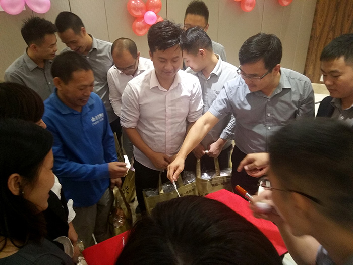 嫩草蜜桃在线视频陶瓷砖四周年庆
